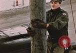 Standbild linesman Elmendorf Air Force Base Alaska USA, 1954, aus Sekunde 3 historischem Filmmaterial Videoclip 65675034965