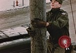 Standbild linesman Elmendorf Air Force Base Alaska USA, 1954, aus Sekunde 5 historischem Filmmaterial Videoclip 65675034965