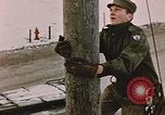 Standbild linesman Elmendorf Air Force Base Alaska USA, 1954, aus Sekunde 6 historischem Filmmaterial Videoclip 65675034965