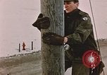 Standbild linesman Elmendorf Air Force Base Alaska USA, 1954, aus Sekunde 7 historischem Filmmaterial Videoclip 65675034965