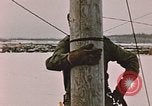 Standbild linesman Elmendorf Air Force Base Alaska USA, 1954, aus Sekunde 10 historischem Filmmaterial Videoclip 65675034965