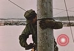Standbild linesman Elmendorf Air Force Base Alaska USA, 1954, aus Sekunde 12 historischem Filmmaterial Videoclip 65675034965