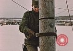 Standbild linesman Elmendorf Air Force Base Alaska USA, 1954, aus Sekunde 14 historischem Filmmaterial Videoclip 65675034965
