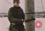 Standbild linesman Elmendorf Air Force Base Alaska USA, 1954, aus Sekunde 15 historischem Filmmaterial Videoclip 65675034965