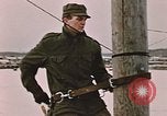 Standbild linesman Elmendorf Air Force Base Alaska USA, 1954, aus Sekunde 16 historischem Filmmaterial Videoclip 65675034965