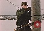 Standbild linesman Elmendorf Air Force Base Alaska USA, 1954, aus Sekunde 17 historischem Filmmaterial Videoclip 65675034965