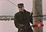 Standbild linesman Elmendorf Air Force Base Alaska USA, 1954, aus Sekunde 26 historischem Filmmaterial Videoclip 65675034965