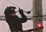 Standbild linesman Elmendorf Air Force Base Alaska USA, 1954, aus Sekunde 30 historischem Filmmaterial Videoclip 65675034965