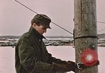 Standbild linesman Elmendorf Air Force Base Alaska USA, 1954, aus Sekunde 31 historischem Filmmaterial Videoclip 65675034965