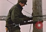Standbild linesman Elmendorf Air Force Base Alaska USA, 1954, aus Sekunde 38 historischem Filmmaterial Videoclip 65675034965