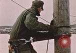 Standbild linesman Elmendorf Air Force Base Alaska USA, 1954, aus Sekunde 40 historischem Filmmaterial Videoclip 65675034965
