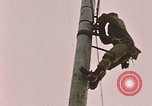 Standbild linesman Elmendorf Air Force Base Alaska USA, 1954, aus Sekunde 44 historischem Filmmaterial Videoclip 65675034965