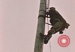 Standbild linesman Elmendorf Air Force Base Alaska USA, 1954, aus Sekunde 46 historischem Filmmaterial Videoclip 65675034965