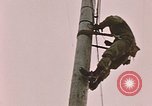 Standbild linesman Elmendorf Air Force Base Alaska USA, 1954, aus Sekunde 47 historischem Filmmaterial Videoclip 65675034965