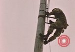 Standbild linesman Elmendorf Air Force Base Alaska USA, 1954, aus Sekunde 48 historischem Filmmaterial Videoclip 65675034965