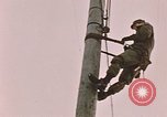 Standbild linesman Elmendorf Air Force Base Alaska USA, 1954, aus Sekunde 50 historischem Filmmaterial Videoclip 65675034965