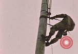 Standbild linesman Elmendorf Air Force Base Alaska USA, 1954, aus Sekunde 53 historischem Filmmaterial Videoclip 65675034965