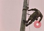 Standbild linesman Elmendorf Air Force Base Alaska USA, 1954, aus Sekunde 54 historischem Filmmaterial Videoclip 65675034965