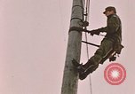 Standbild linesman Elmendorf Air Force Base Alaska USA, 1954, aus Sekunde 57 historischem Filmmaterial Videoclip 65675034965
