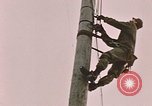 Standbild linesman Elmendorf Air Force Base Alaska USA, 1954, aus Sekunde 58 historischem Filmmaterial Videoclip 65675034965