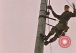 Standbild linesman Elmendorf Air Force Base Alaska USA, 1954, aus Sekunde 59 historischem Filmmaterial Videoclip 65675034965