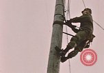 Standbild linesman Elmendorf Air Force Base Alaska USA, 1954, aus Sekunde 60 historischem Filmmaterial Videoclip 65675034965