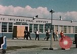 Immagine di Esterno dell'aeroporto internazionale di Anchorage Anchorage Alaska USA, 1954, secondo 9 filmato di repertorio 65675034971