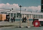 Immagine di Esterno dell'aeroporto internazionale di Anchorage Anchorage Alaska USA, 1954, secondo 11 filmato di repertorio 65675034971