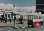 Immagine di Esterno dell'aeroporto internazionale di Anchorage Anchorage Alaska USA, 1954, secondo 12 filmato di repertorio 65675034971