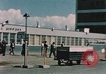 Immagine di Esterno dell'aeroporto internazionale di Anchorage Anchorage Alaska USA, 1954, secondo 14 filmato di repertorio 65675034971
