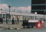 Immagine di Esterno dell'aeroporto internazionale di Anchorage Anchorage Alaska USA, 1954, secondo 15 filmato di repertorio 65675034971