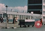 Immagine di Esterno dell'aeroporto internazionale di Anchorage Anchorage Alaska USA, 1954, secondo 16 filmato di repertorio 65675034971