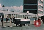 Immagine di Esterno dell'aeroporto internazionale di Anchorage Anchorage Alaska USA, 1954, secondo 17 filmato di repertorio 65675034971