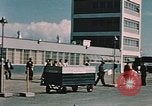 Immagine di Esterno dell'aeroporto internazionale di Anchorage Anchorage Alaska USA, 1954, secondo 18 filmato di repertorio 65675034971