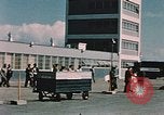 Immagine di Esterno dell'aeroporto internazionale di Anchorage Anchorage Alaska USA, 1954, secondo 19 filmato di repertorio 65675034971