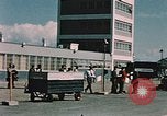 Immagine di Esterno dell'aeroporto internazionale di Anchorage Anchorage Alaska USA, 1954, secondo 20 filmato di repertorio 65675034971