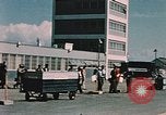 Immagine di Esterno dell'aeroporto internazionale di Anchorage Anchorage Alaska USA, 1954, secondo 21 filmato di repertorio 65675034971