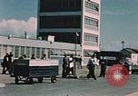 Immagine di Esterno dell'aeroporto internazionale di Anchorage Anchorage Alaska USA, 1954, secondo 22 filmato di repertorio 65675034971