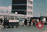 Immagine di Esterno dell'aeroporto internazionale di Anchorage Anchorage Alaska USA, 1954, secondo 23 filmato di repertorio 65675034971