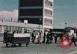 Immagine di Esterno dell'aeroporto internazionale di Anchorage Anchorage Alaska USA, 1954, secondo 24 filmato di repertorio 65675034971
