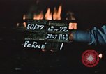 Standbild Alaskan Mann und Frau Fort Richardson Alaska USA, 1955, aus Sekunde 3 historischem Filmmaterial Videoclip 65675034980