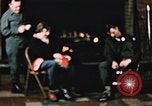 Standbild Alaskan Mann und Frau Fort Richardson Alaska USA, 1955, aus Sekunde 9 historischem Filmmaterial Videoclip 65675034980