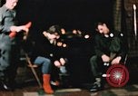 Standbild Alaskan Mann und Frau Fort Richardson Alaska USA, 1955, aus Sekunde 20 historischem Filmmaterial Videoclip 65675034980
