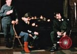 Standbild Alaskan Mann und Frau Fort Richardson Alaska USA, 1955, aus Sekunde 24 historischem Filmmaterial Videoclip 65675034980