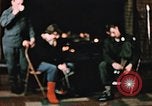 Standbild Alaskan Mann und Frau Fort Richardson Alaska USA, 1955, aus Sekunde 25 historischem Filmmaterial Videoclip 65675034980