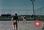 Standbild Tennis Elmendorf Air Force Base Alaska USA, 1954, aus Sekunde 8 historischem Filmmaterial Videoclip 65675034990