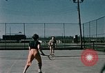 Standbild Tennis Elmendorf Air Force Base Alaska USA, 1954, aus Sekunde 15 historischem Filmmaterial Videoclip 65675034990