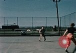 Standbild Tennis Elmendorf Air Force Base Alaska USA, 1954, aus Sekunde 16 historischem Filmmaterial Videoclip 65675034990