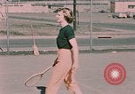 Standbild Tennis Elmendorf Air Force Base Alaska USA, 1954, aus Sekunde 23 historischem Filmmaterial Videoclip 65675034990