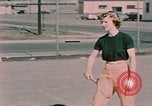Standbild Tennis Elmendorf Air Force Base Alaska USA, 1954, aus Sekunde 25 historischem Filmmaterial Videoclip 65675034990